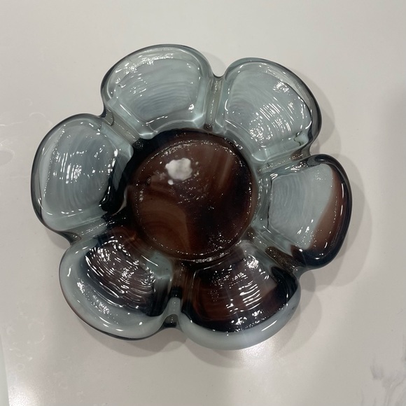 VINTAGE GLASS ASHTRAY - unique find - Picture 3 of 8